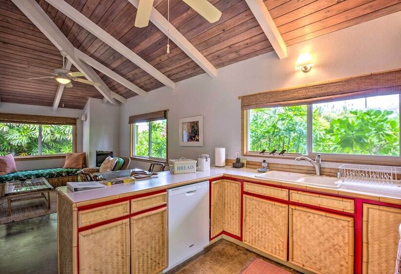 Melemele Kapa A Cottage: 1 Block To Beach!