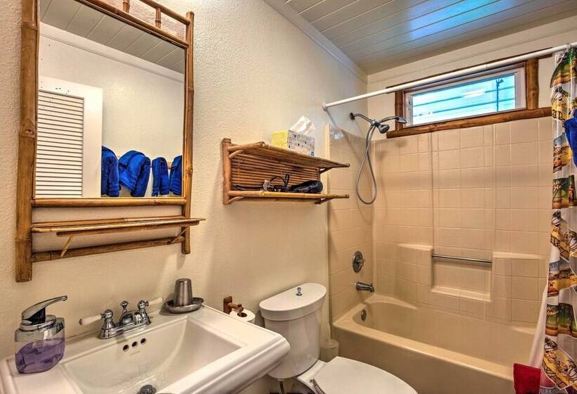 Melemele Kapa A Cottage: 1 Block To Beach!