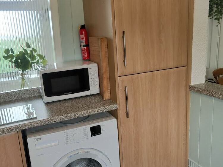 레지던스 Split Level Bungalow   Sleeps4   Close To Walks