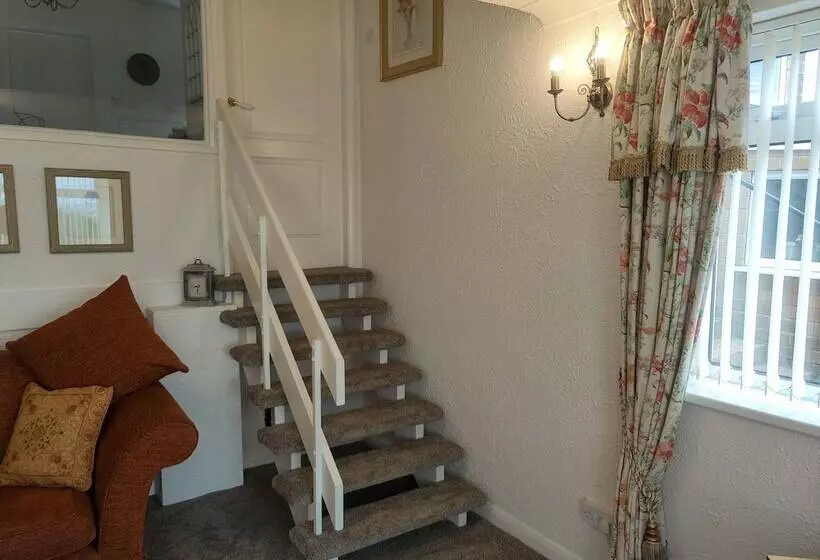 Residenssi Split Level Bungalow   Sleeps4   Close To Walks