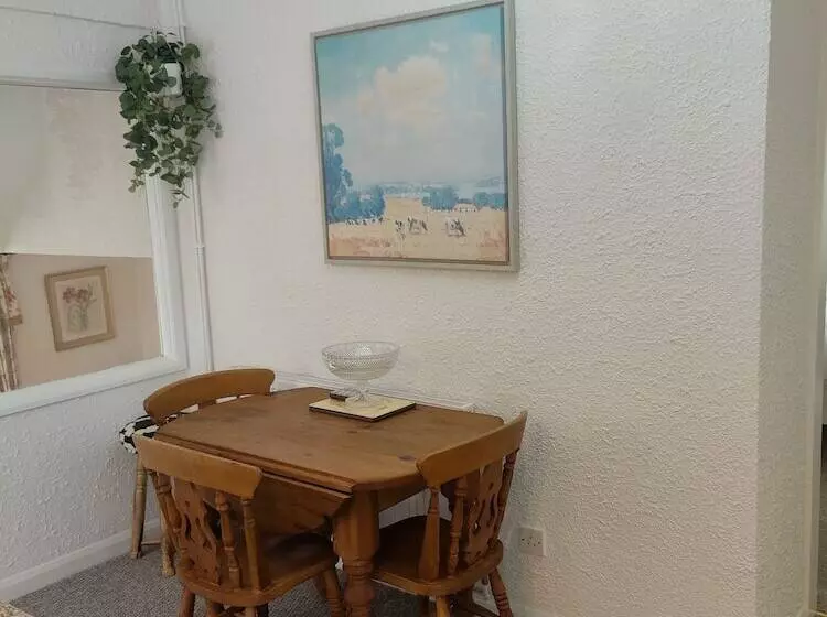 Residenssi Split Level Bungalow   Sleeps4   Close To Walks