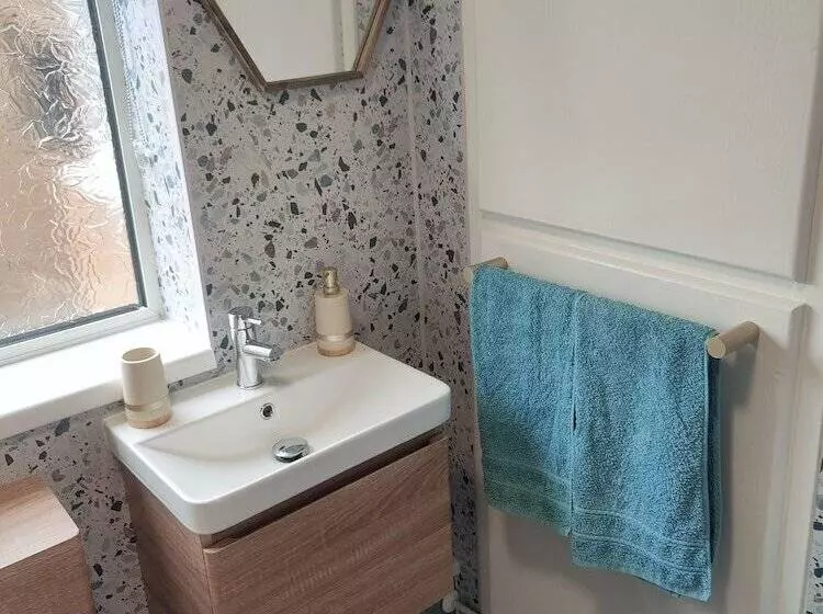 Residenssi Split Level Bungalow   Sleeps4   Close To Walks