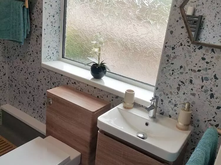 Residenssi Split Level Bungalow   Sleeps4   Close To Walks