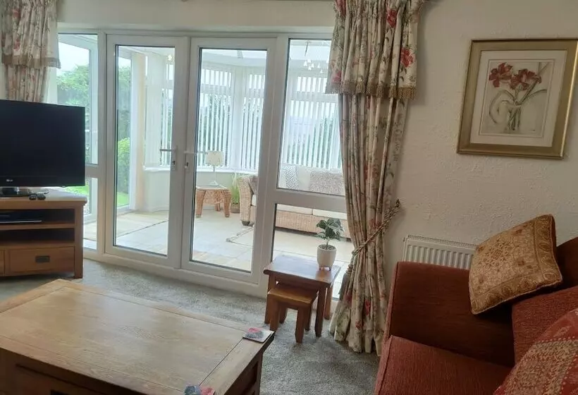 Residenssi Split Level Bungalow   Sleeps4   Close To Walks