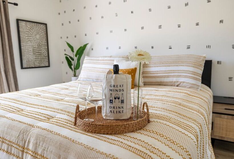 Sunny Palms By Avantstay Near Empire Polo Club