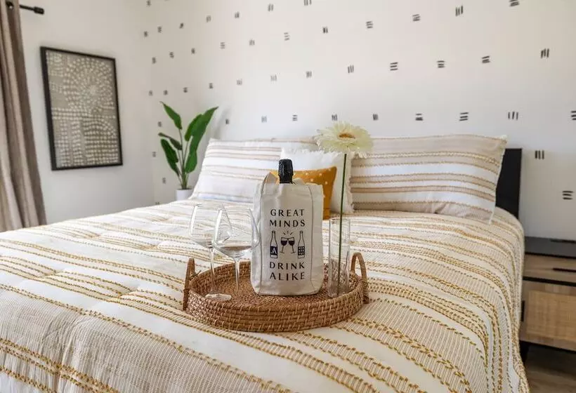 Sunny Palms By Avantstay Near Empire Polo Club