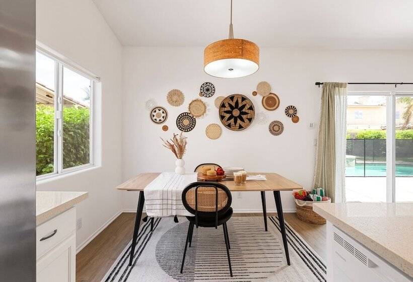 Sunny Palms By Avantstay Near Empire Polo Club