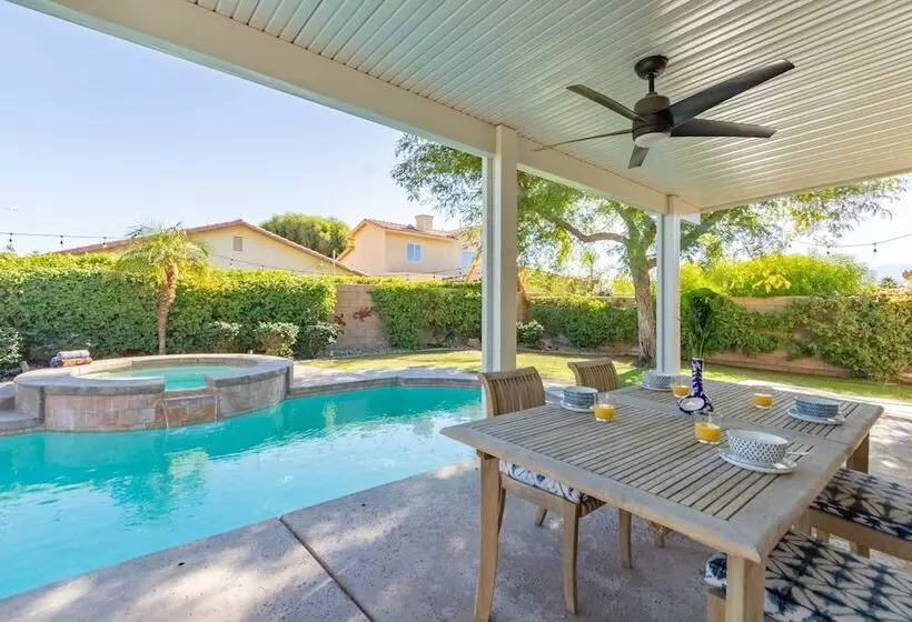 Sunny Palms By Avantstay Near Empire Polo Club