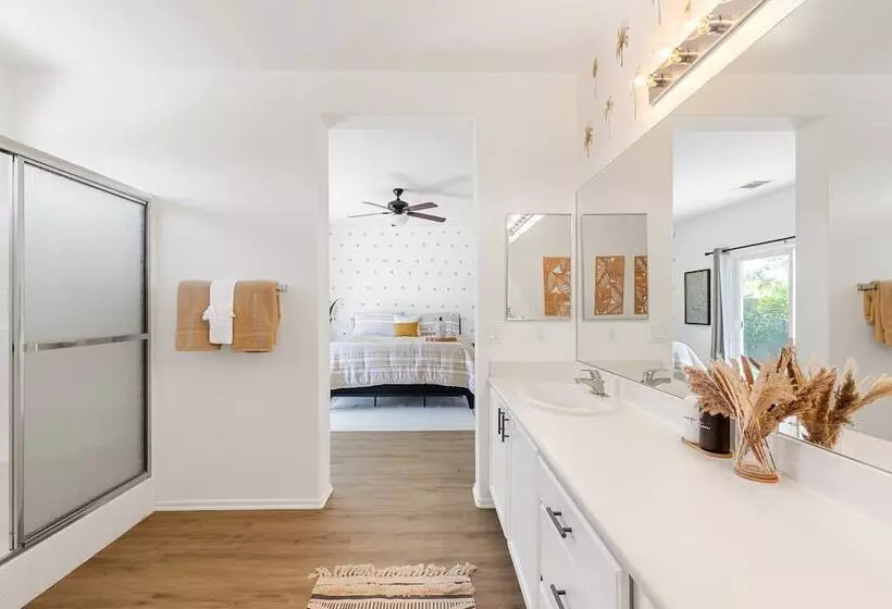 Sunny Palms By Avantstay Near Empire Polo Club