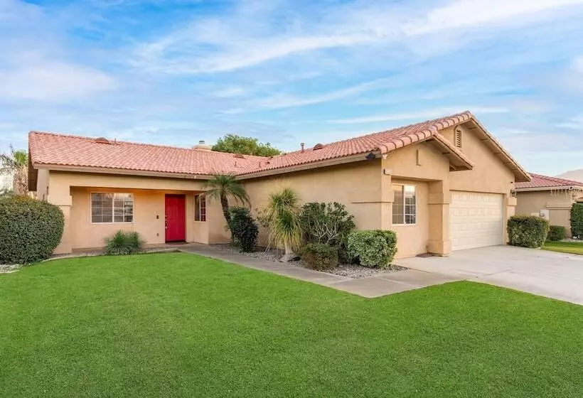 Sunny Palms By Avantstay Near Empire Polo Club