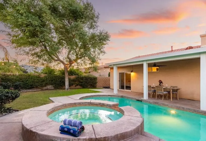 Sunny Palms By Avantstay Near Empire Polo Club