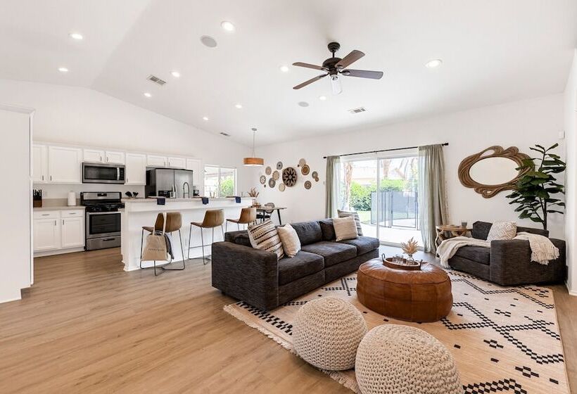 Sunny Palms By Avantstay Near Empire Polo Club