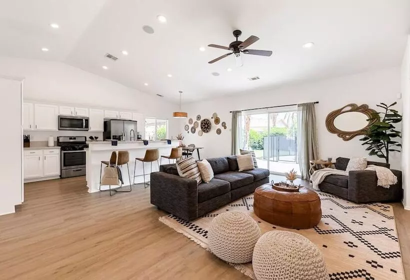 Sunny Palms By Avantstay Near Empire Polo Club