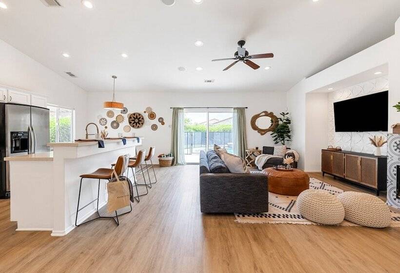 Sunny Palms By Avantstay Near Empire Polo Club