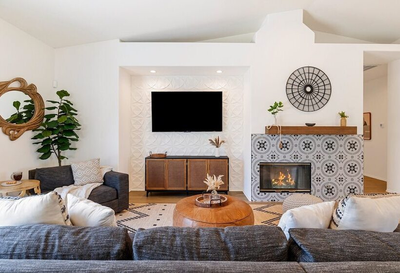 Sunny Palms By Avantstay Near Empire Polo Club