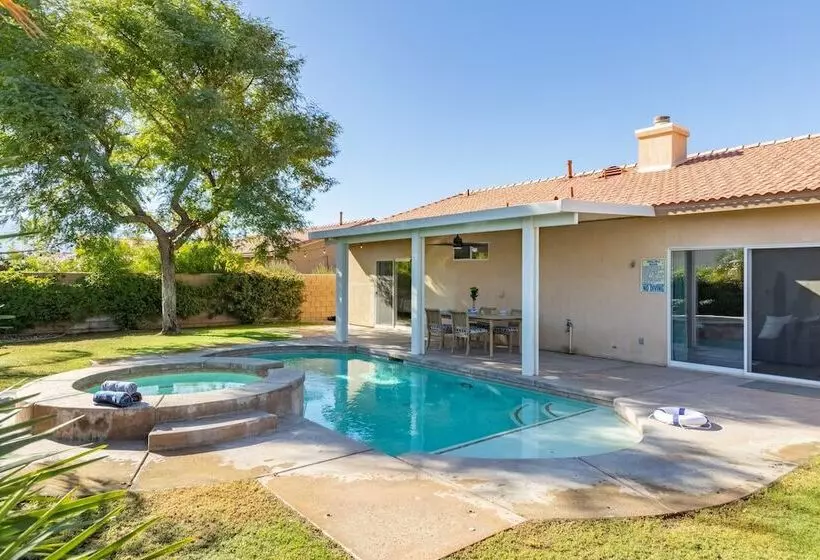 Sunny Palms By Avantstay Near Empire Polo Club