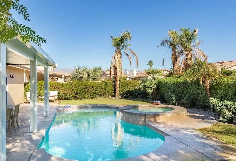 Sunny Palms By Avantstay Near Empire Polo Club