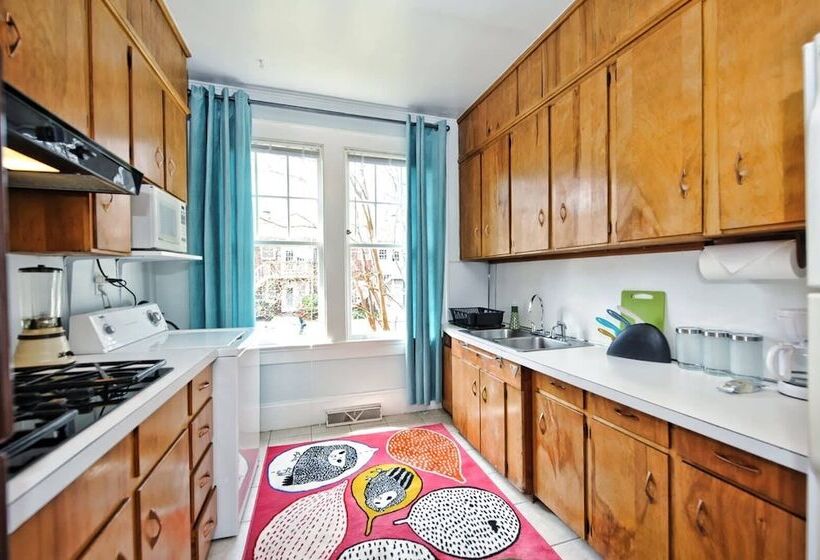 The Home Collection Hawthorne Lane