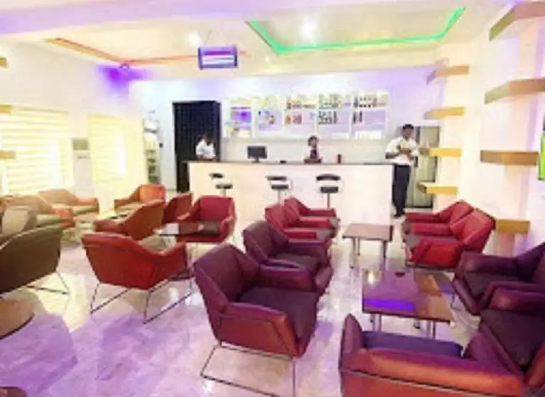 Time Oak Hotel And Suites Royale