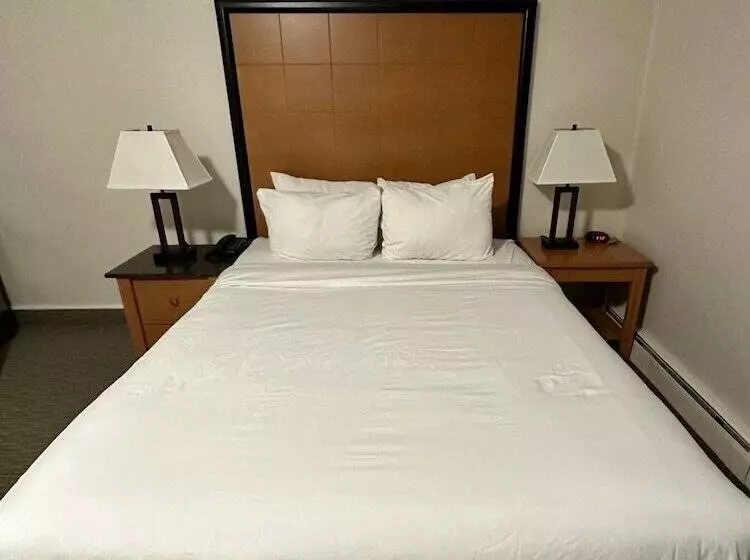 Hotelli Anavada Inn & Suites Grande Prairie