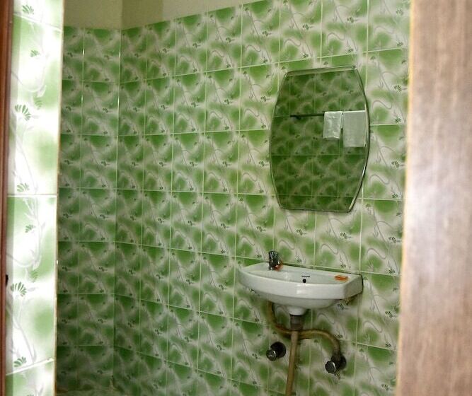 Отель Bluebells Varanasi