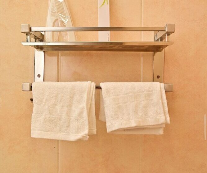 Отель Bluebells Varanasi