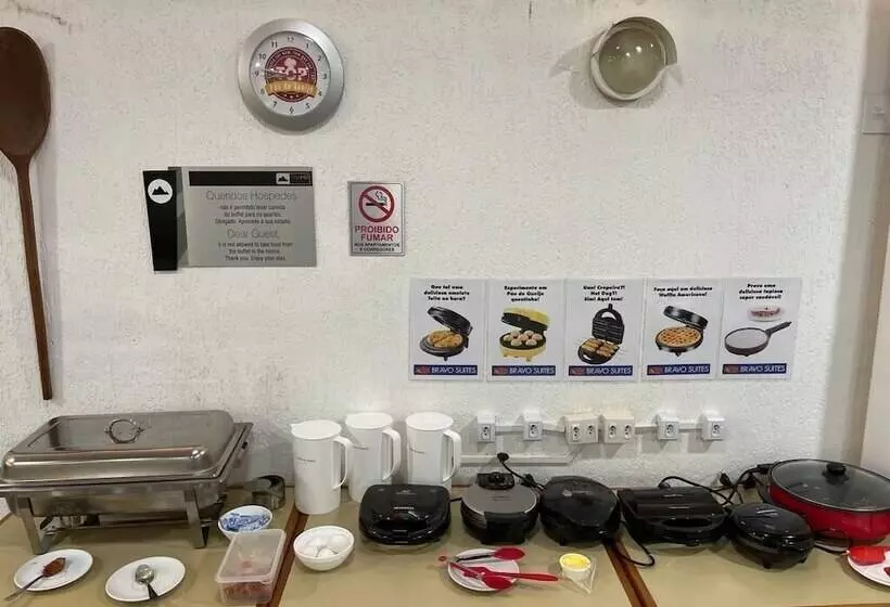 ホテル Bravo Suites