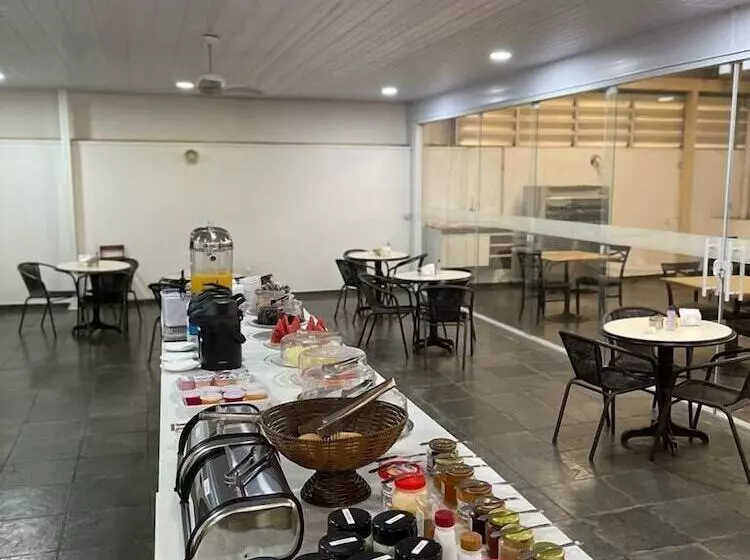 ホテル Bravo Suites