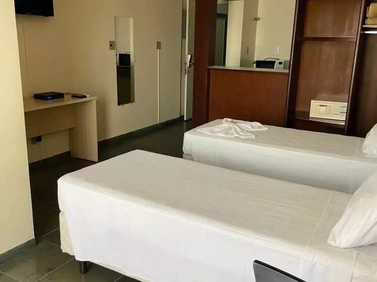 ホテル Bravo Suites