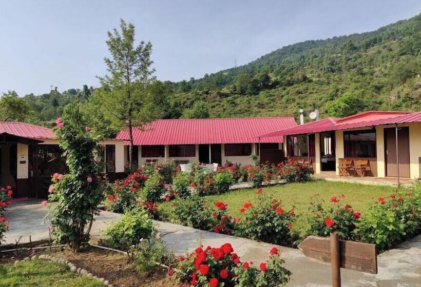 בית מלון כפרי Buransh Heli Resort