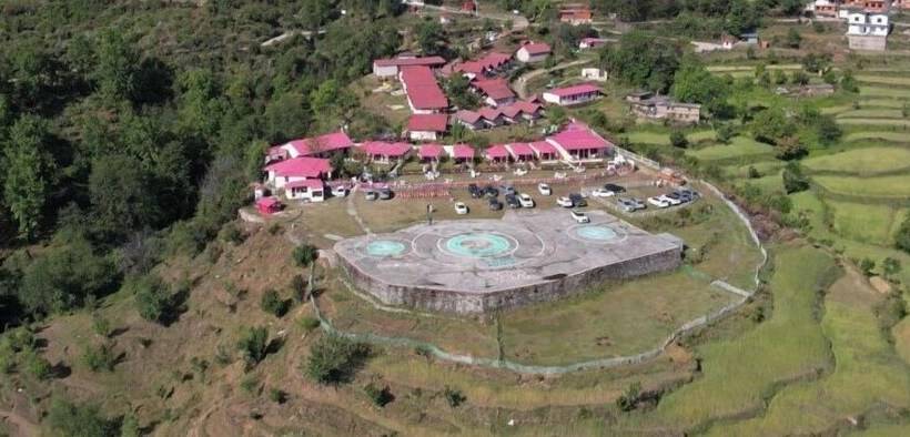 בית מלון כפרי Buransh Heli Resort