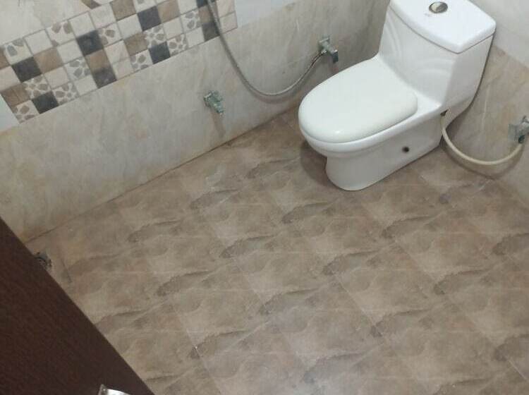 בית מלון כפרי Buransh Heli Resort