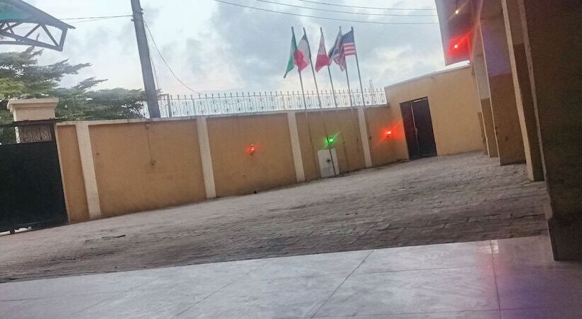 هتل Cameo's Suites