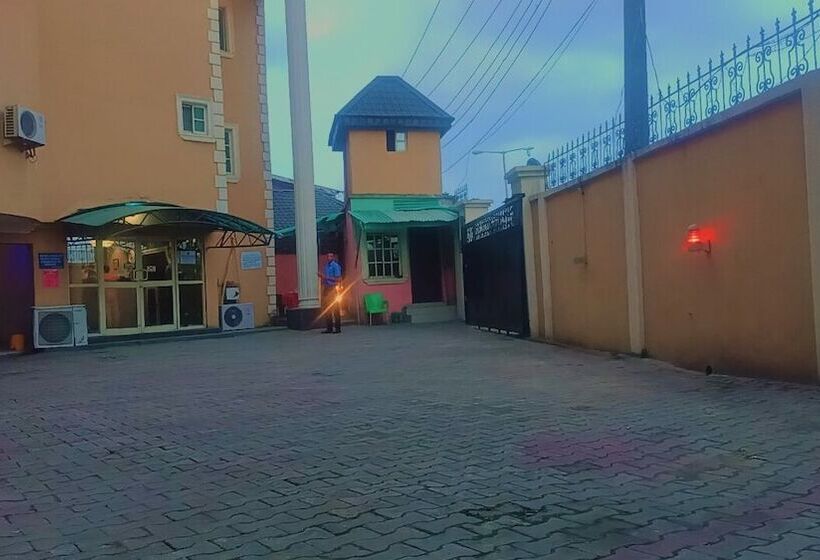 هتل Cameo's Suites