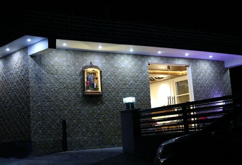 ホテル Chakrata Inn Resort