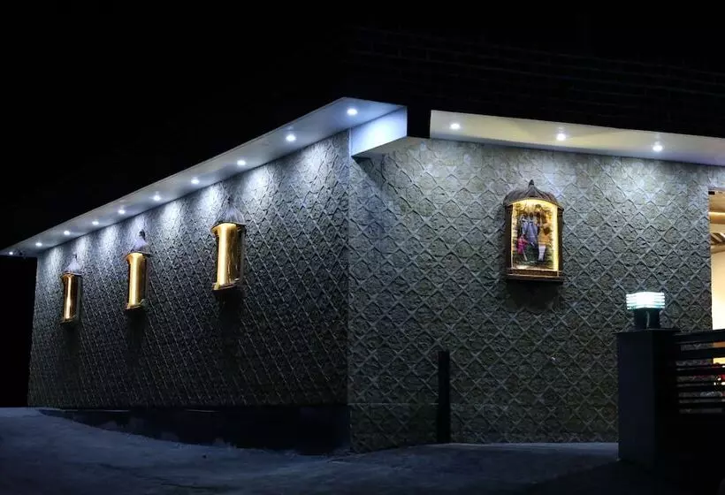 Hotelli Chakrata Inn Resort