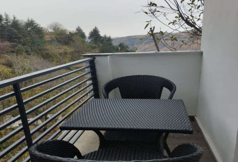 ホテル Chakrata Inn Resort