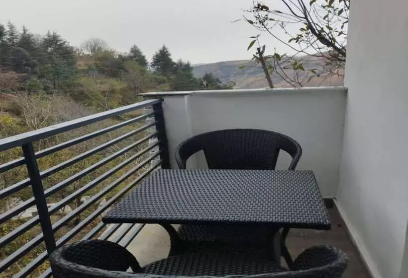 Hotelli Chakrata Inn Resort