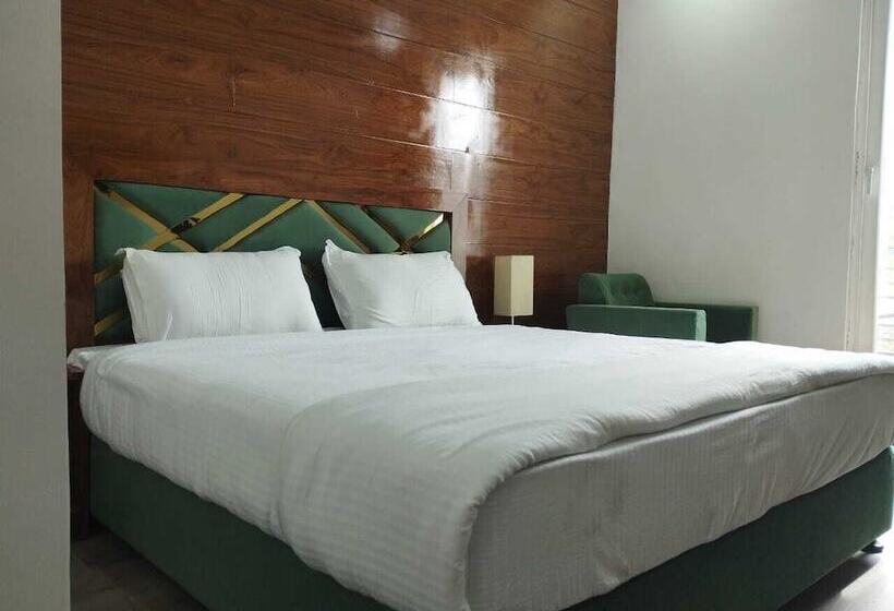 ホテル Chakrata Inn Resort