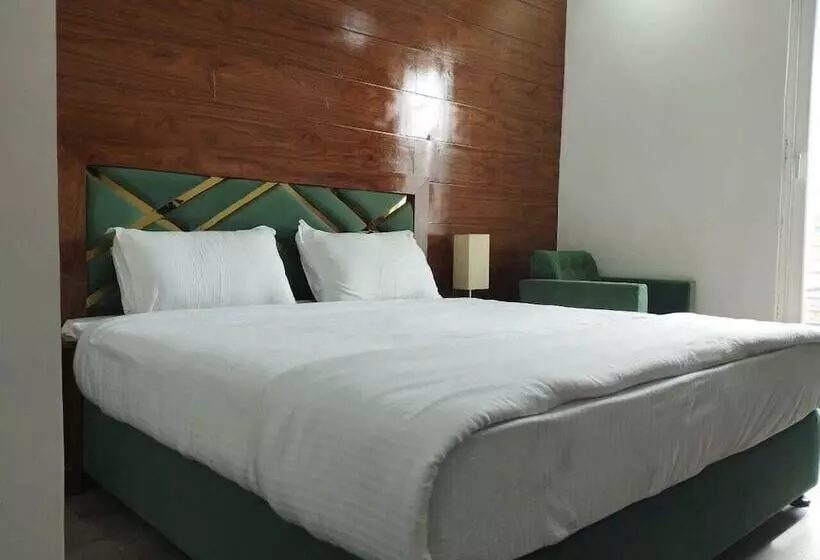 Hotelli Chakrata Inn Resort