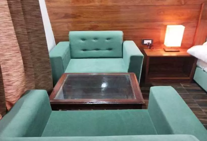 Hotelli Chakrata Inn Resort