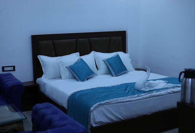 ホテル Chakrata Inn Resort