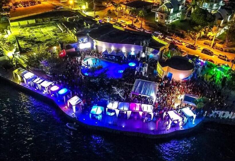 هتل Chaquacabana Resort & Beach Club