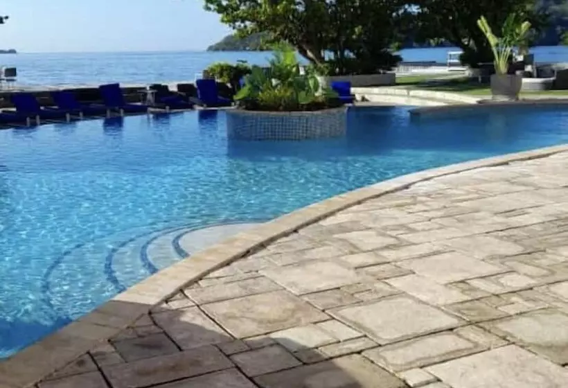 هتل Chaquacabana Resort & Beach Club