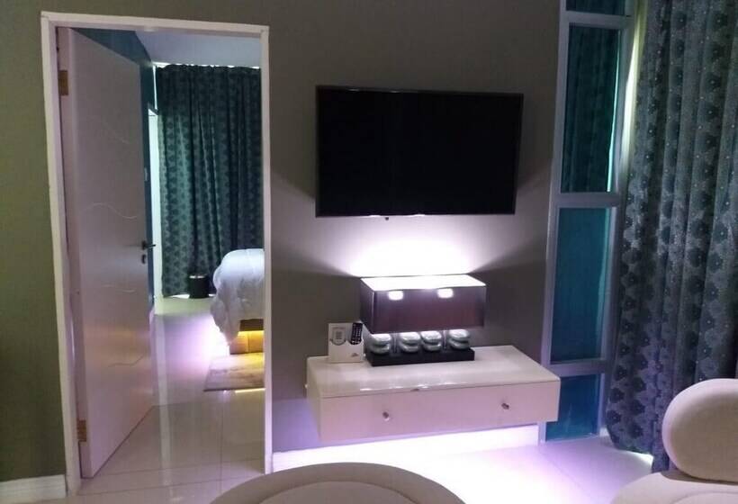 هتل Chaquacabana Resort & Beach Club