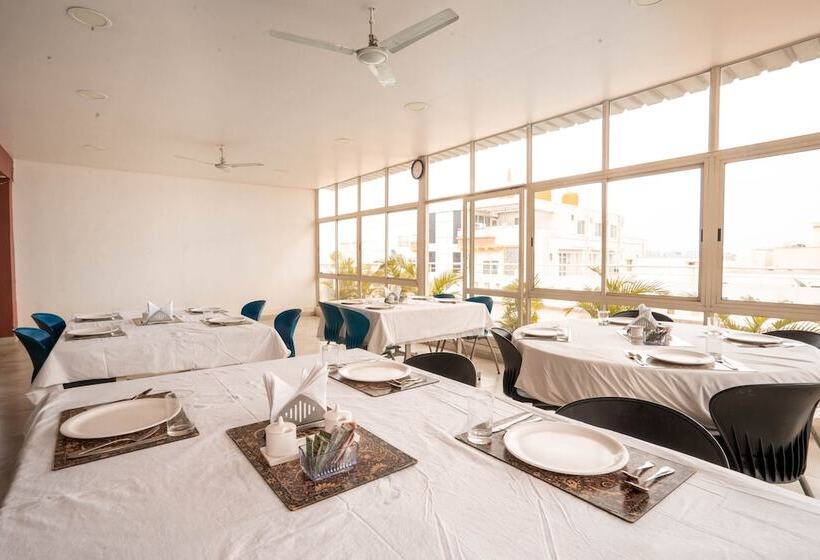 هتل Compact Tea Square