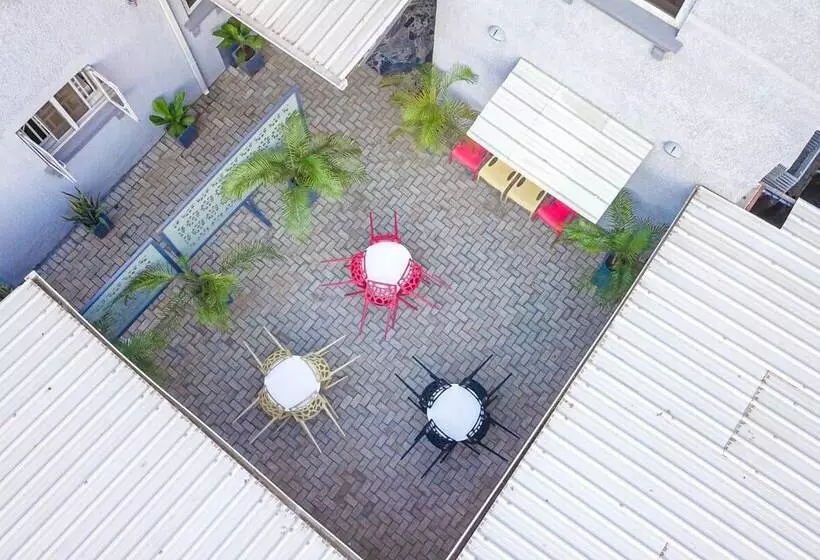 هتل Dyke Suites And Apartments