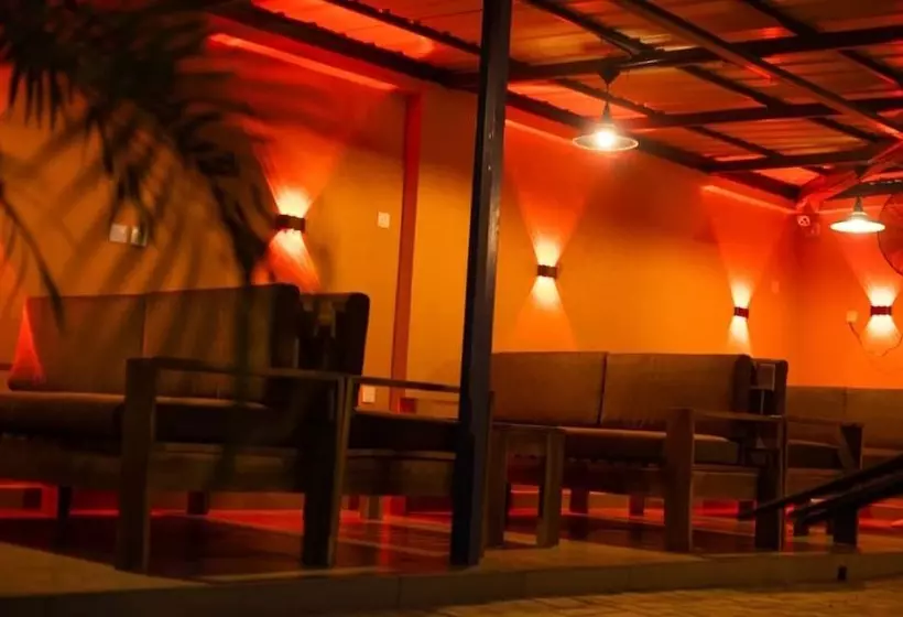 هتل Dyke Suites And Apartments