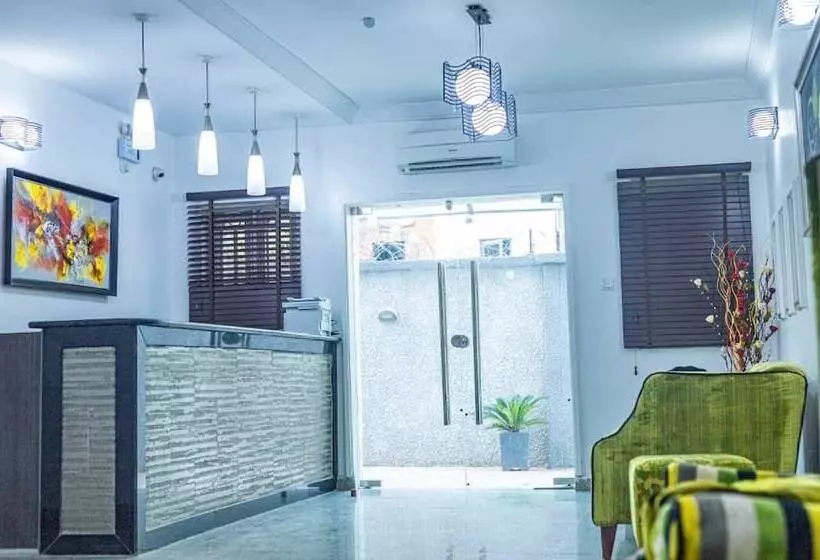 هتل Dyke Suites And Apartments