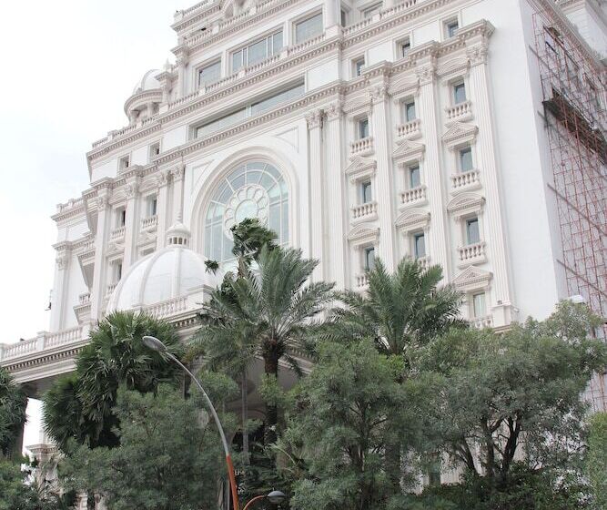 Отель Grand Empire Palace